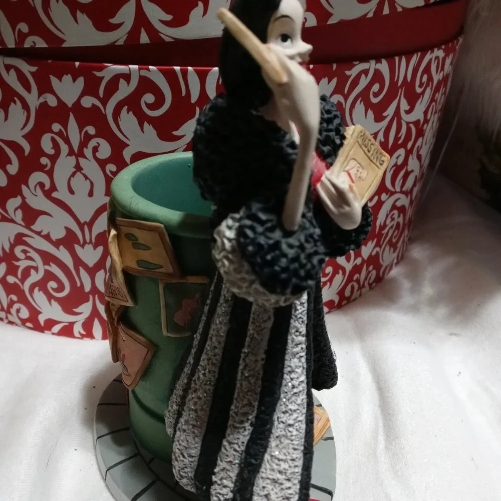 ***Lowest price Atm*** Disney Villain Cruella De 'Ville Desktop Pencil Holder